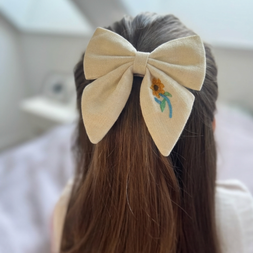 Bézs masnis hajcsat